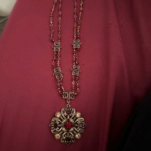 Women’s vintage Avon necklace